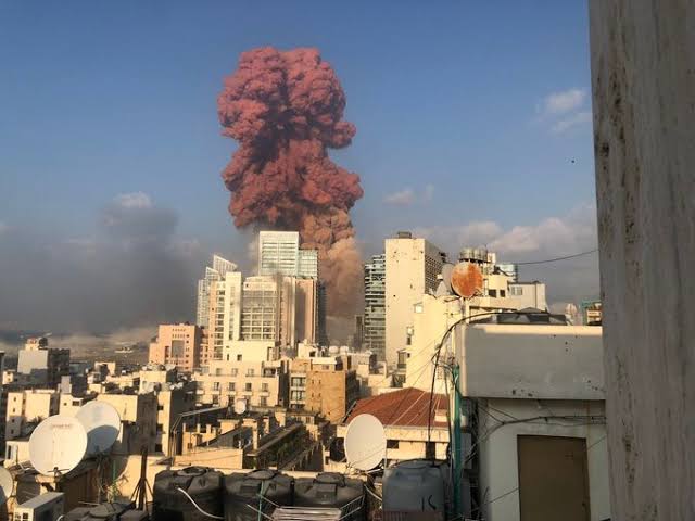 Forte explosão na região portuária de Beirute no Libano deixa vários&nbsp;feridos