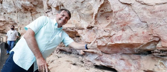 Bolsonaro visita Serra da Capivara e anuncia recursos para o turismo