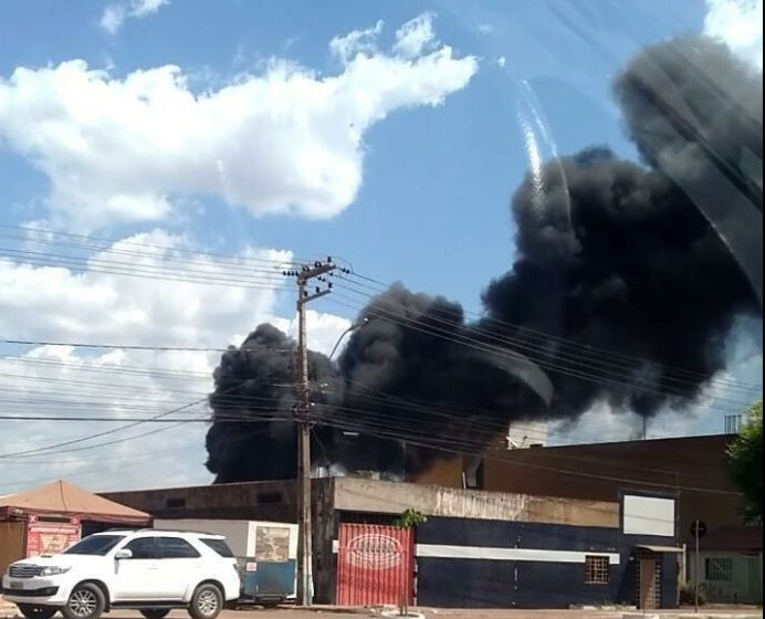 Incêndio atinge depósito na Av. Pedro Neiva em&nbsp;Imperatriz