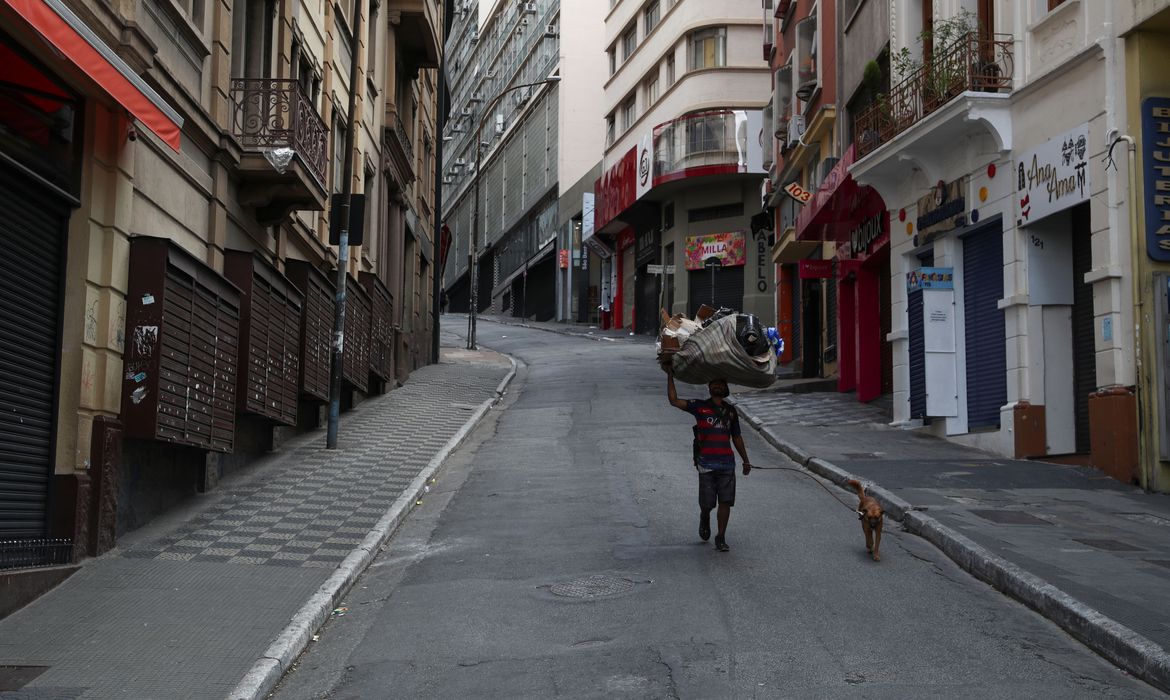 Governo libera R$ 1 bi para acolhimento de moradores de rua