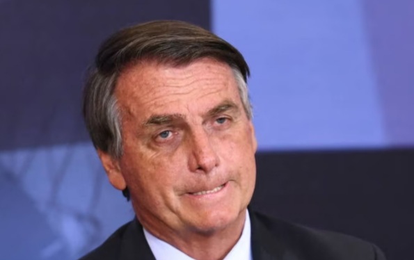 Facebook e Instagram removem live em que Bolsonaro relaciona a vacina da Covid com a&nbsp;Aids
