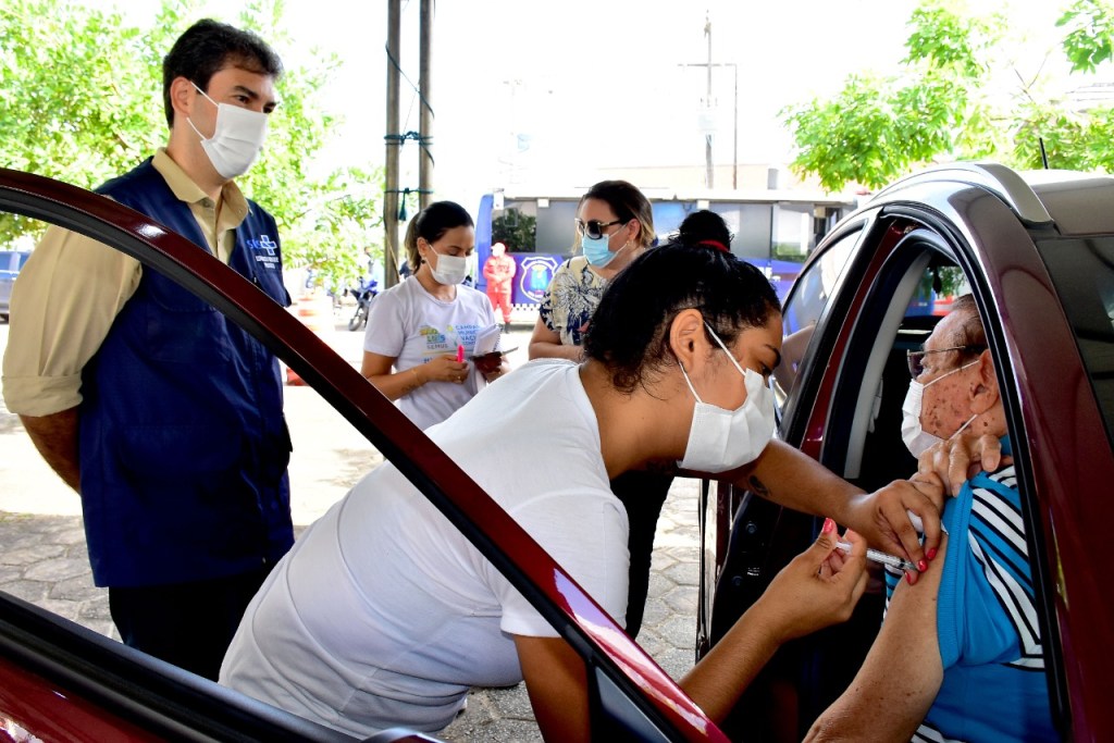 Prefeito Eduardo Braide acompanha vacinação em Drive Thru e anuncia mais doses para ampliar imunização de idosos e pacientes&nbsp;oncológicos