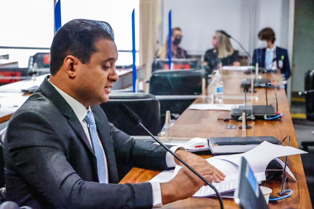 Weverton pede suspensão da contratação de energia de reserva; senador quer evitar novo aumento na conta de&nbsp;luz