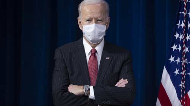 Biden anuncia ajuda militar e distribuição de 500 mi de testes para frear&nbsp;ômicron
