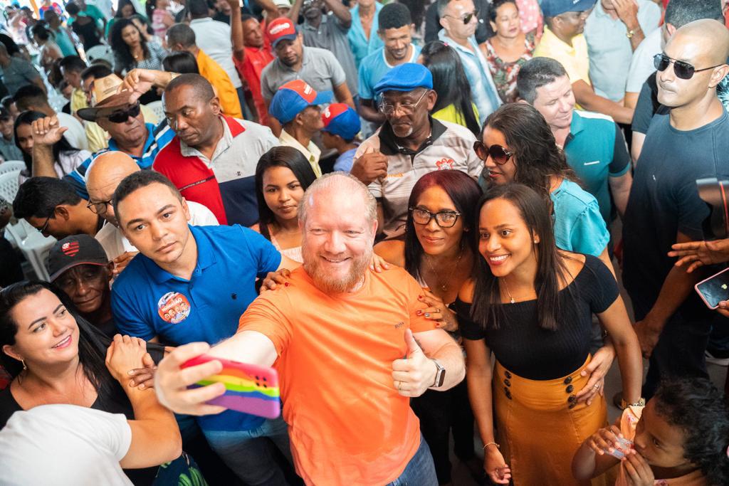 Em São Vicente Férrer, comício reforça apoio da população à reeleição de Othelino&nbsp;Neto