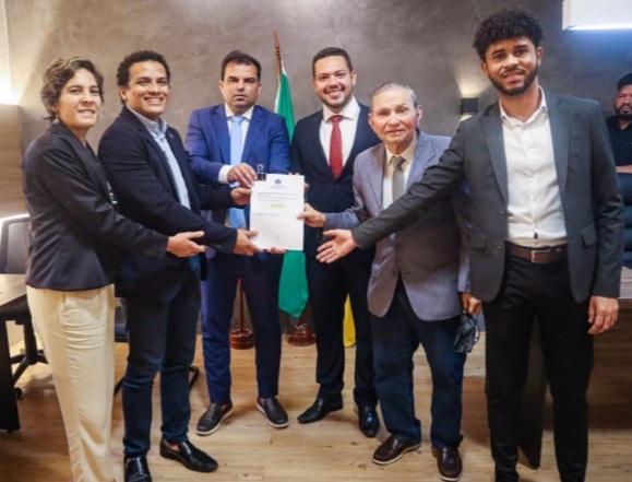 Relator apresenta relatório preliminar aos membros da CPI do&nbsp;Transporte