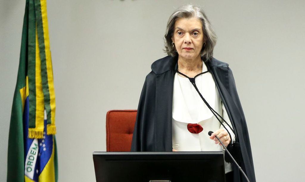 Cármen Lúcia toma posse como ministra efetiva do&nbsp;TSE