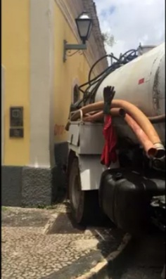 Caminhão da Caema colide com carros e imóvel no Centro de São&nbsp;Luís