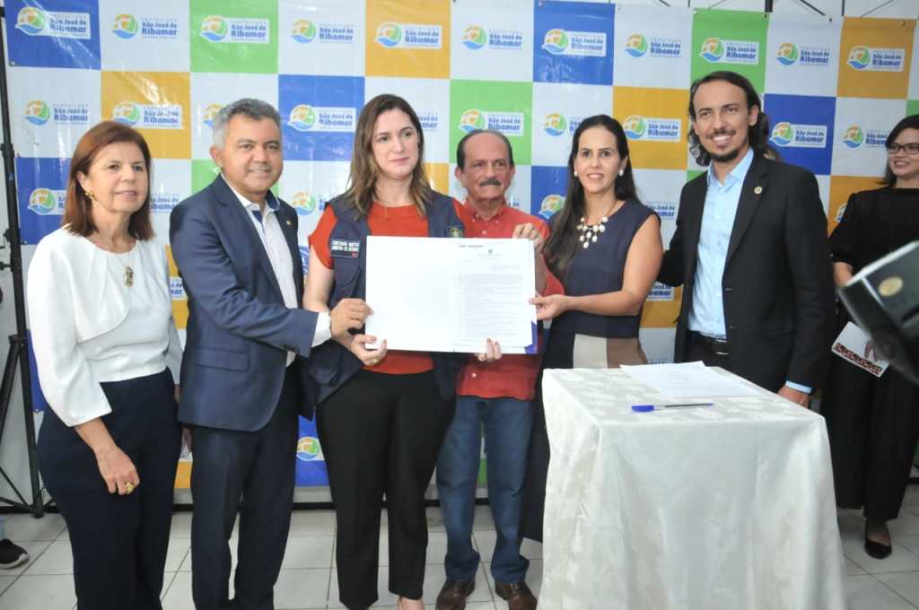 Ministra e Prefeitura assinam acordo para implantação da Casa da Mulher Brasileira&nbsp;Ribamarense