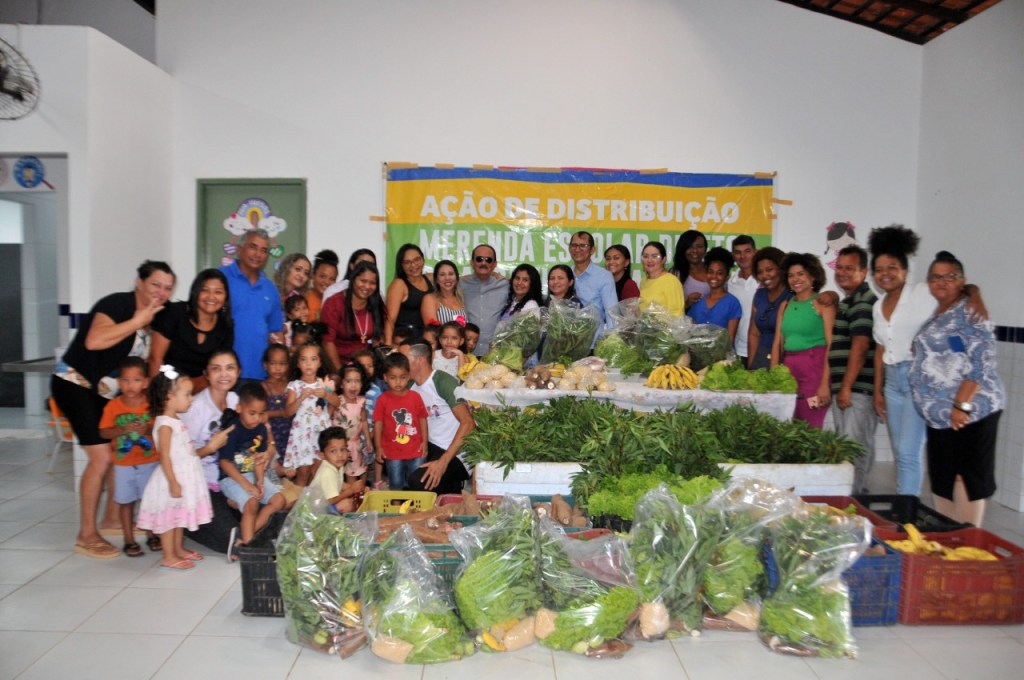 Prefeitura de Ribamar entrega kit merenda escolar no Juçatuba e Bom&nbsp;Jardim