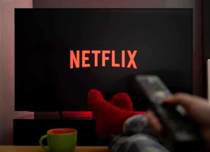 Netlix vai cobrar taxa extra para usuários que compartilham senha com pessoas que não moram na mesma&nbsp;casa
