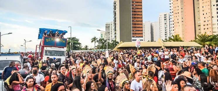 Milhares de pessoas lotam Espigão Costeiro na segunda edição do Travessia&nbsp;Junina