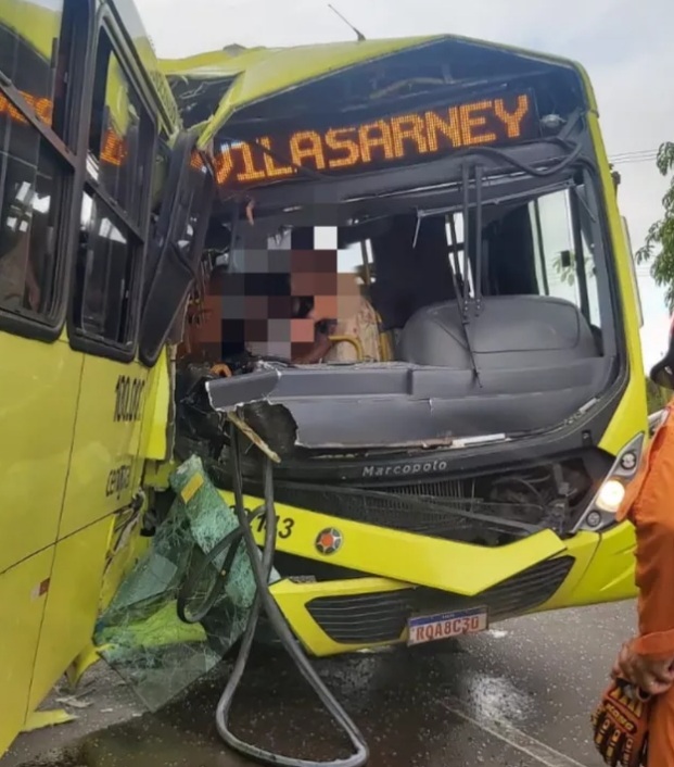 Dois ônibus e um carro colidem na Avenida dos Franceses, em São&nbsp;Luís
