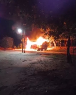 ônibus escolar pega fogo no interior do&nbsp;Maranhão