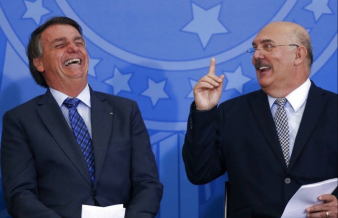 Em meio à acusação de suposto favorecimento de verbas para pastores, ministro Milton Ribeiro pede&nbsp;demissão