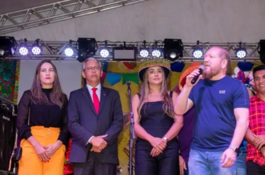 Othelino destaca retorno dos festejos juninos na primeira noite do ‘Arraiá do&nbsp;Povo’