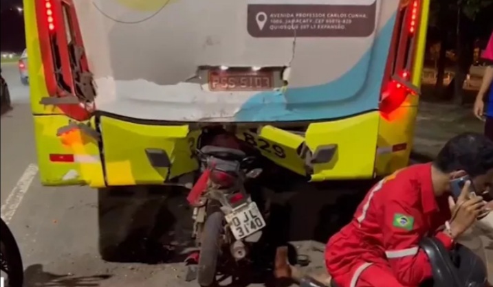 Motociclista colide em ônibus no bairro do Angelim, em São&nbsp;Luís