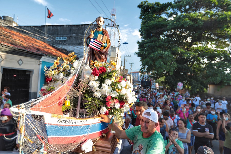 Festa de São Pedro: fiéis celebram a fé e a devoção em procissão&nbsp;terrestre