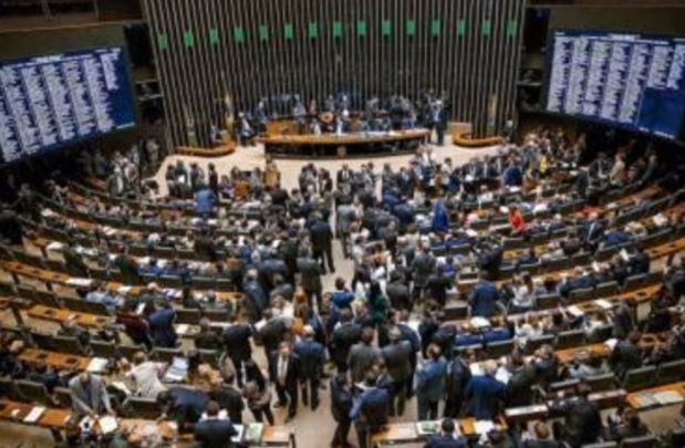 Câmara dos deputados aprova piso salarial para&nbsp;enfermagem