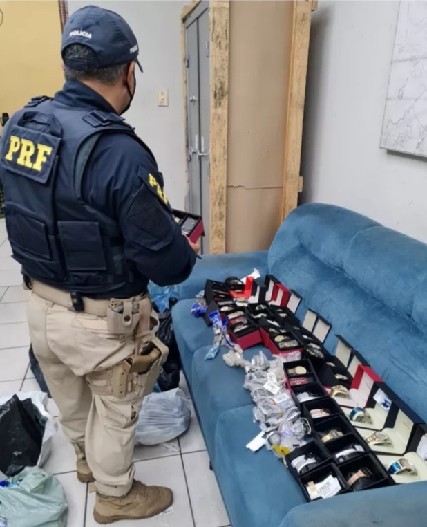 PRF prende dois homens transportando mercadorias sem nota fiscal na BR-316, em&nbsp;Caxias