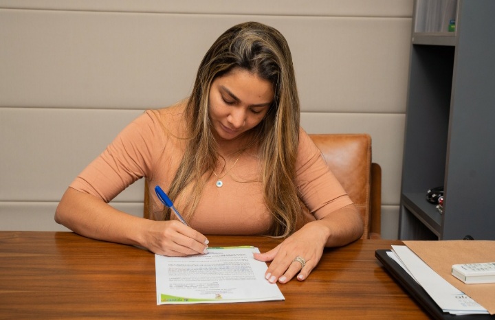 Perfeita de Pinheiro envia à Câmara PL que concede reajuste salarial de 33,24% aos&nbsp;professores