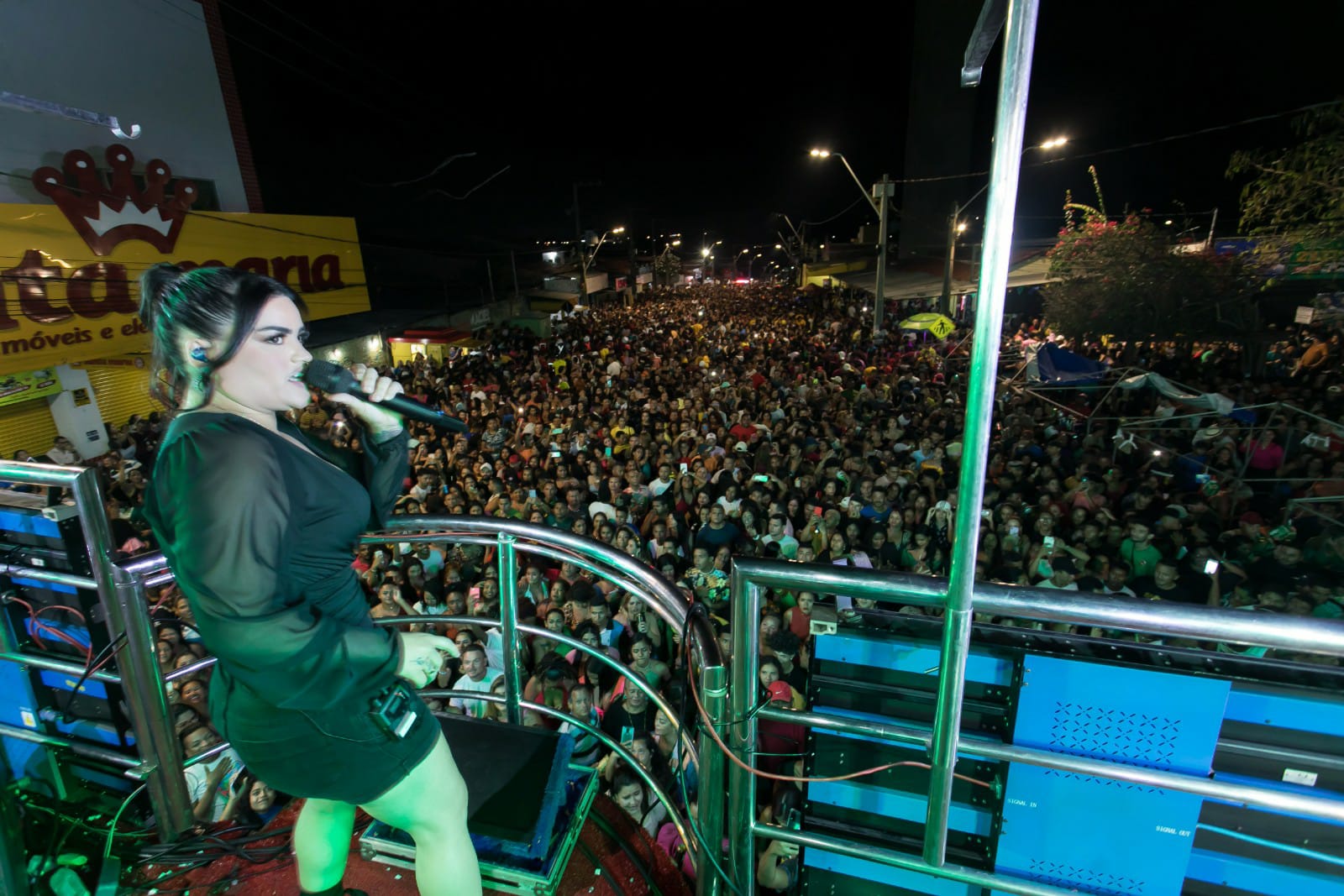 São José de Ribamar celebra 70 anos com fogos de artifício e show de Mara Pavanelly em trio elétrico