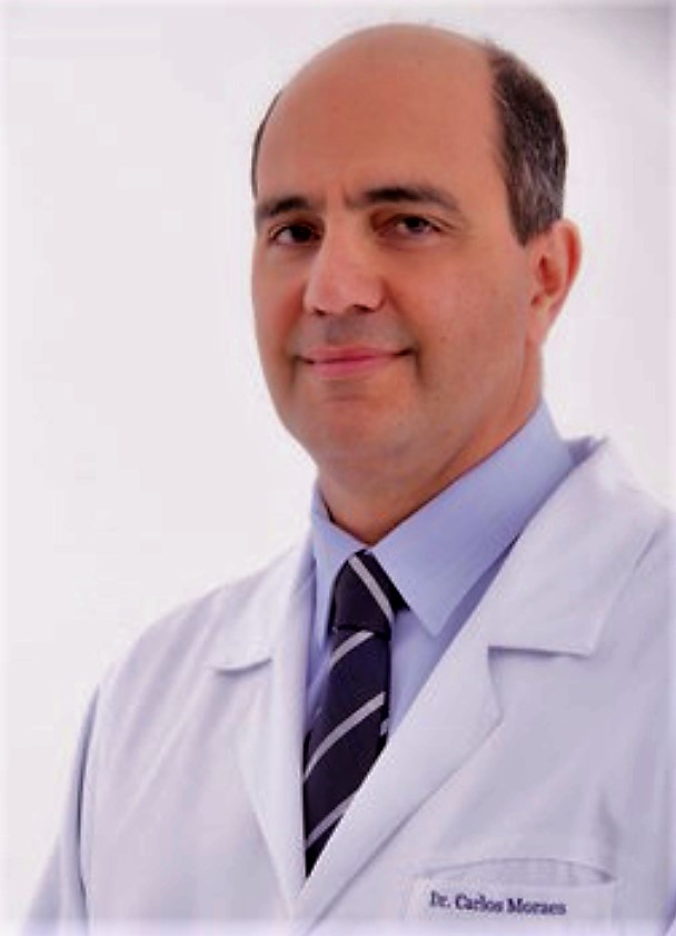 Dr. Carlos Moraes é ginecologista e obstetra pela Santa Casa/SP