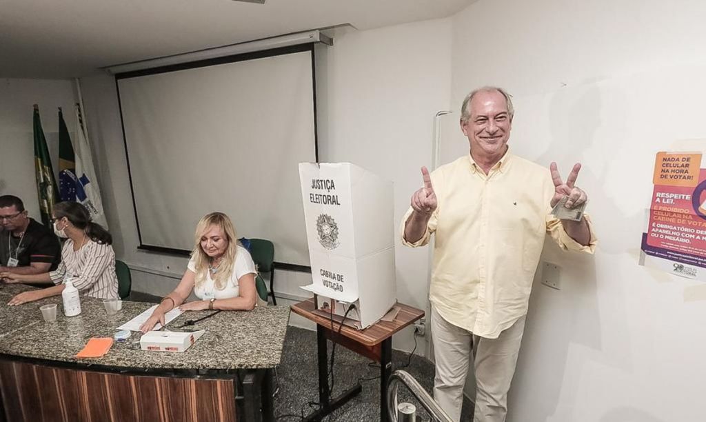 Ciro Gomes vota em&nbsp;Fortaleza