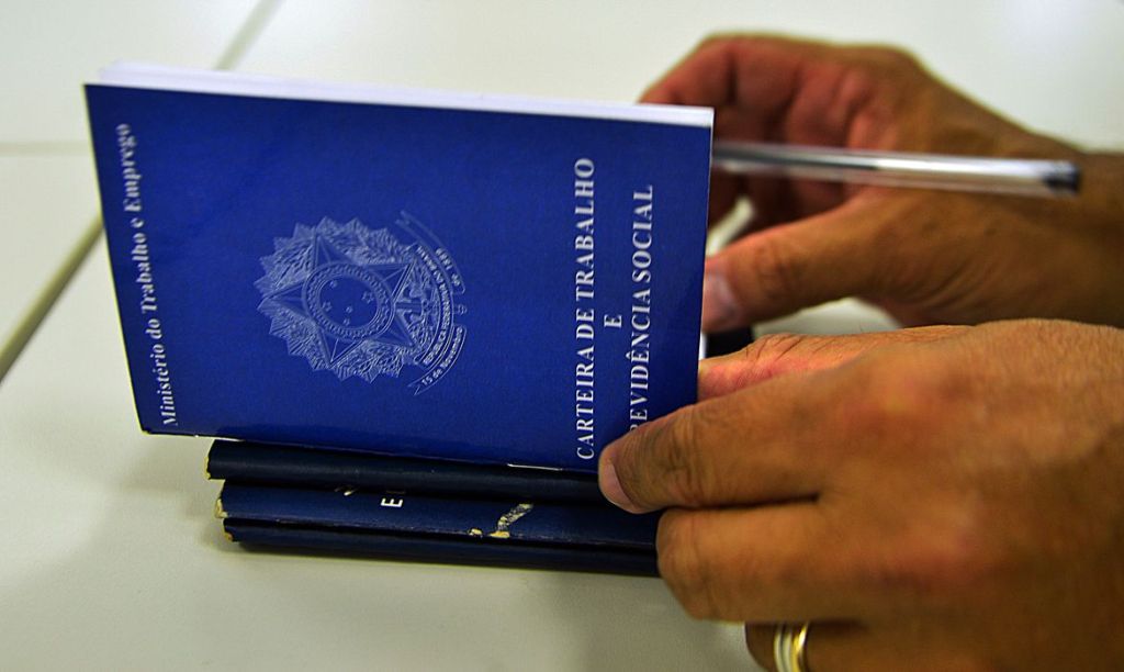 Taxa de desemprego cai para 8,3% em outubro, aponta&nbsp;IBGE
