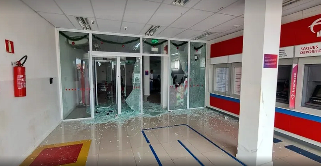 Bandidos armados roubam agência do Bradesco e fazem reféns, no interior do MA