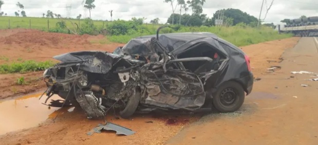 Três pessoas morrem em acidente envolvendo carro e carreta na BR-010 no&nbsp;Maranhão