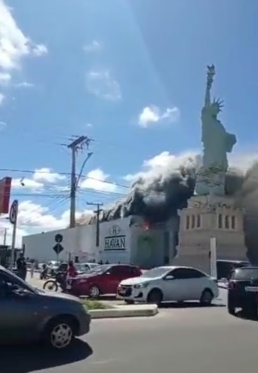 Loja da Havan é atingida por incêndio em Vitória da Conquista&nbsp;(BA)