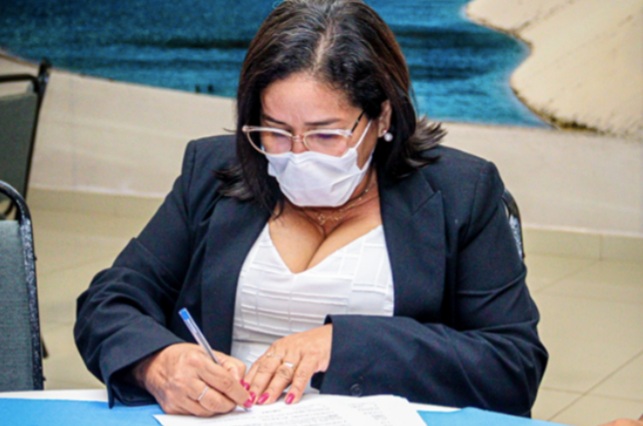 Paula Azevedo exonera todos os servidores  comissionados da Prefeitura de Paço do&nbsp;Lumiar