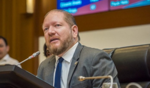 Othelino Neto retira candidatura e anuncia apoio a Iracema Vale para presidente da Assembleia&nbsp;Legislativa