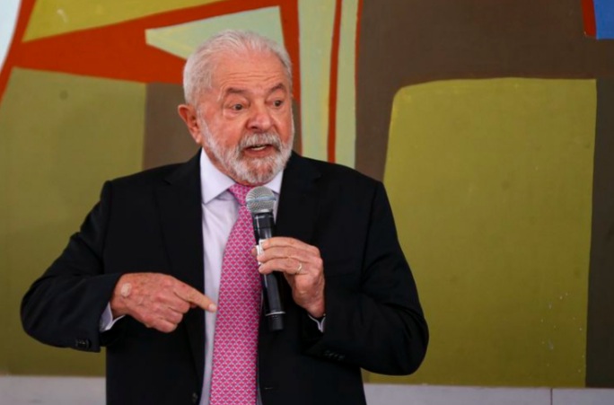 Lula diz a reitores que educação vai sair do&nbsp;obscurantismo