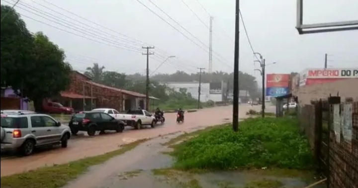 Chuva causa alagamento na MA-201, na Grande São&nbsp;Luís
