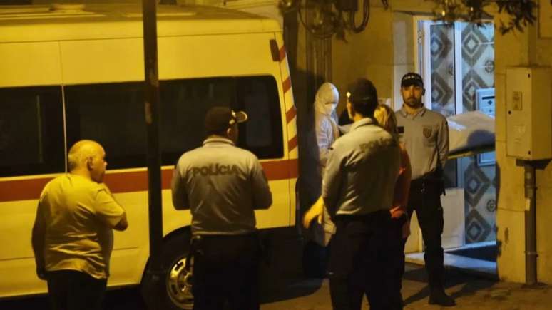 Idosa portuguesa que mantinha cadáver do pai em casa por 15 anos o vestia com&nbsp;pijamas