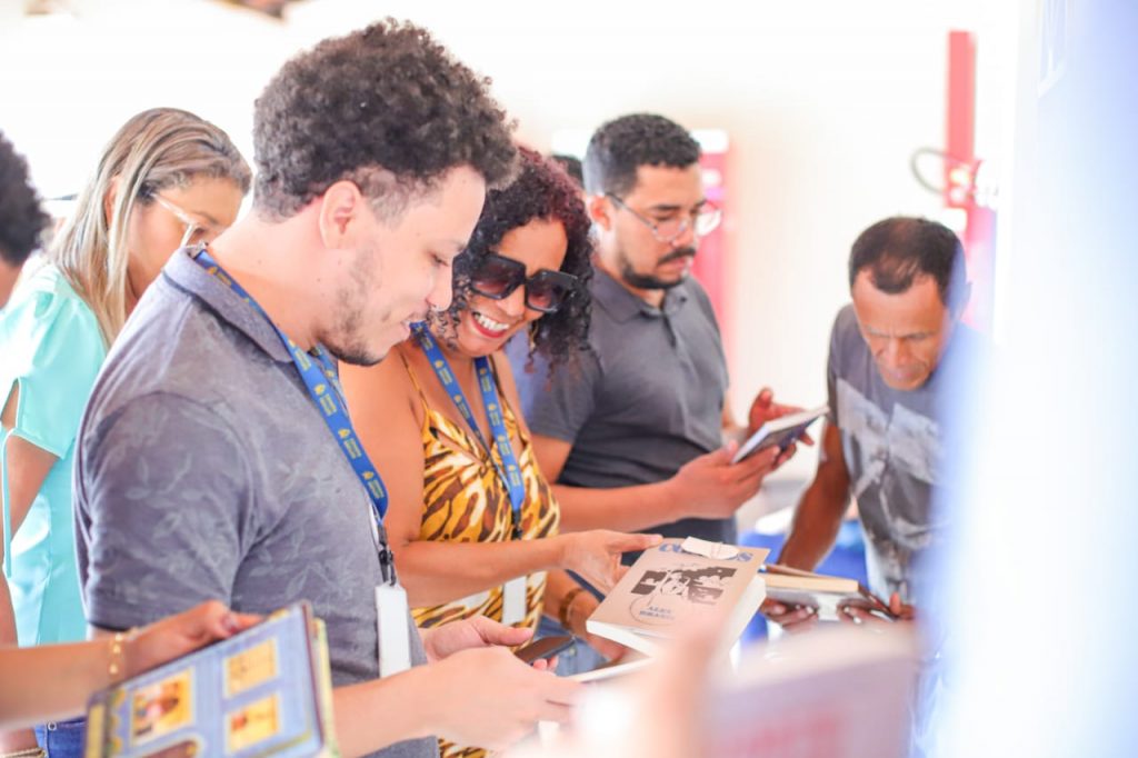 Câmara realiza feira de troca de livros e estimula o hábito da&nbsp;leitura