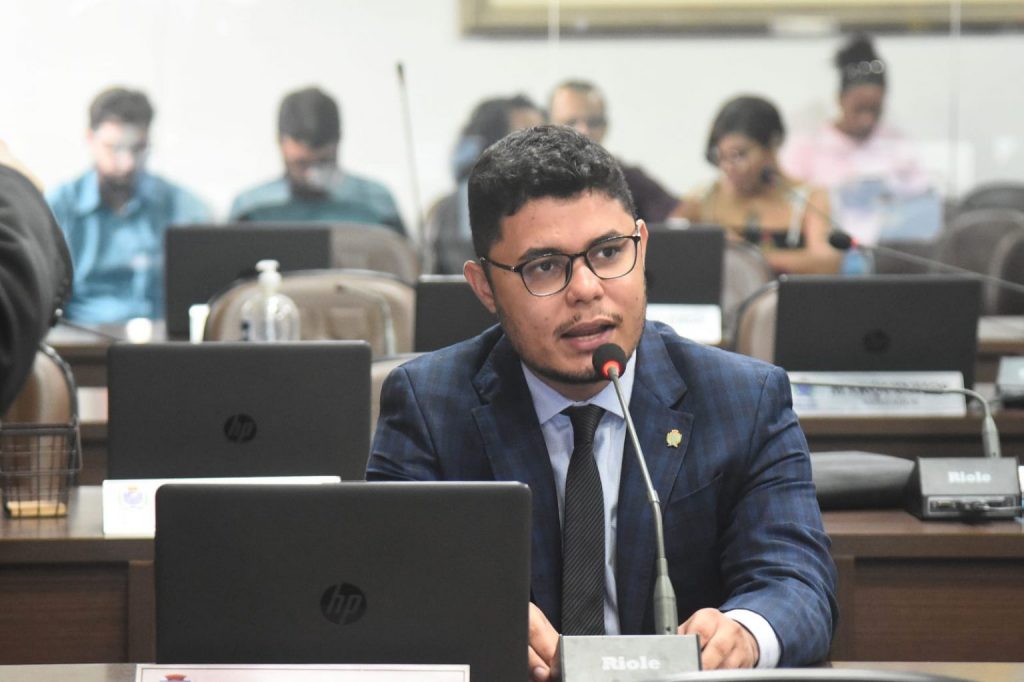 Projeto de Ribeiro Neto torna lacres obrigatórios na entrega de alimentos delivery em São&nbsp;Luís