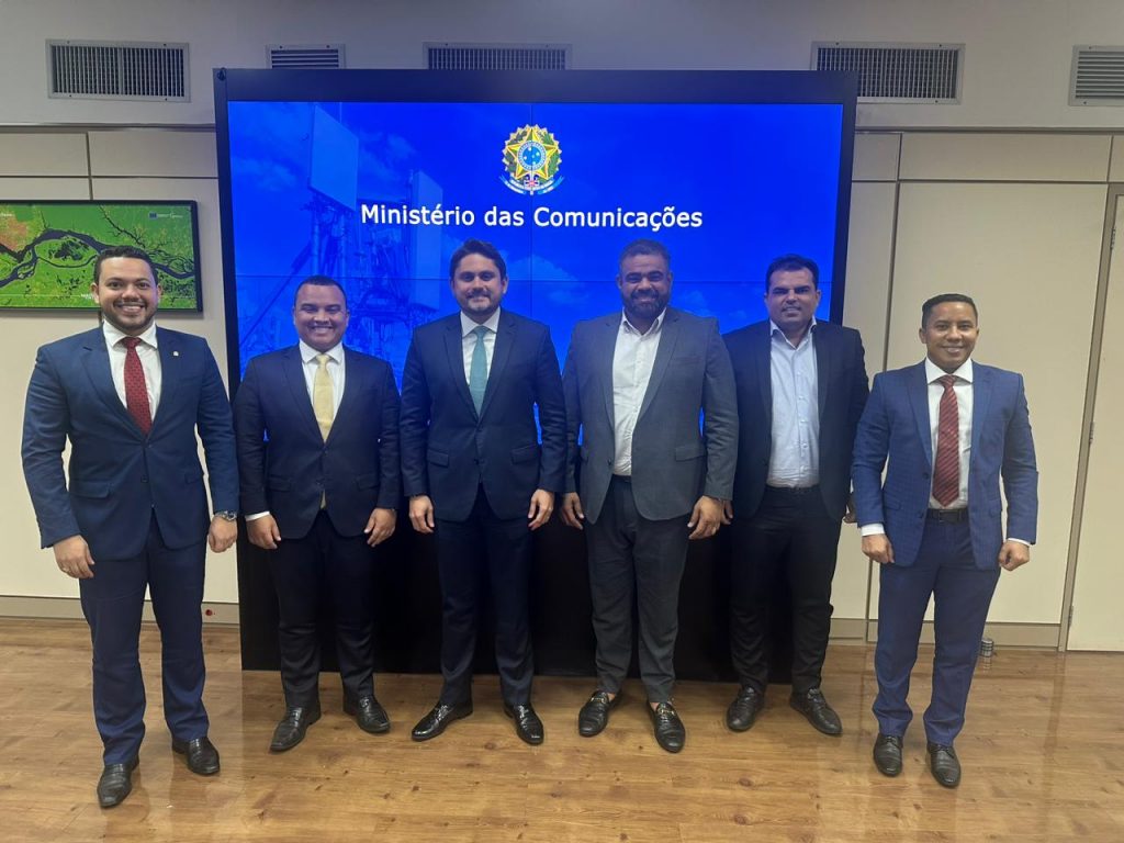 Comitiva de vereadores se reúne com ministro das Comunicações em busca de solução para a telefonia em São&nbsp;Luís