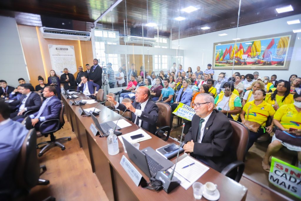 Câmara aprova reajuste salarial a servidores municipais e amplia categorias a serem&nbsp;contempladas