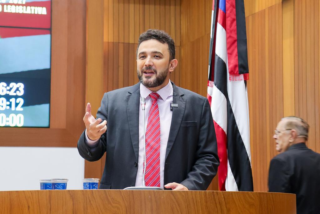 Yglésio parabeniza Brandão pela assinatura da ordem de serviço para obra na Estrada do&nbsp;Araçagi