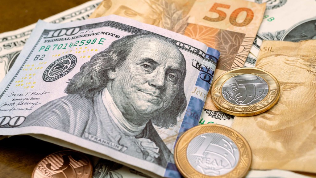 Dólar abre em leve queda nesta&nbsp;sexta-feira