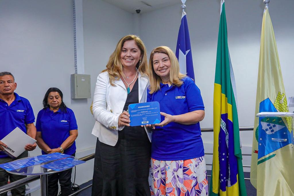 Iracema Vale é homenageada com placa “Deputada Municipalista” concedida pela&nbsp;UNEPP