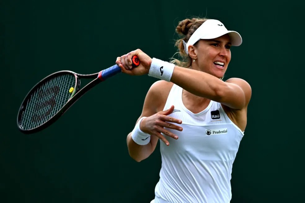 Bia Haddad supera chuva, vira sobre cazaque e avança em&nbsp;Wimbledon