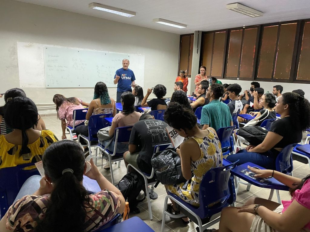 Candidato Fernando Carvalho percorre a UFMA para apresentar propostas na corrida eleitoral para&nbsp;reitoria