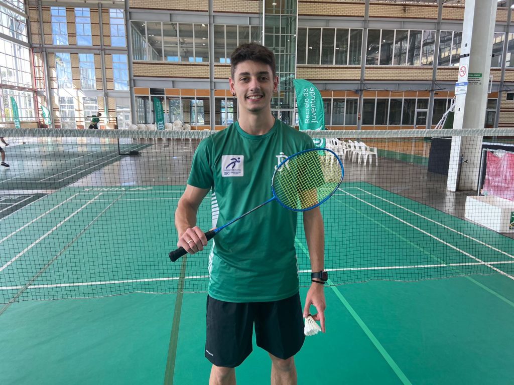 Gabriel Casara participa de sua primeira competição profissional de&nbsp;Badminton