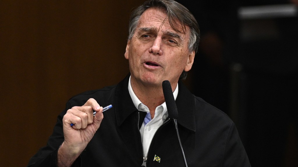 MP quer que Bolsonaro devolva todos os presentes&nbsp;recebidos