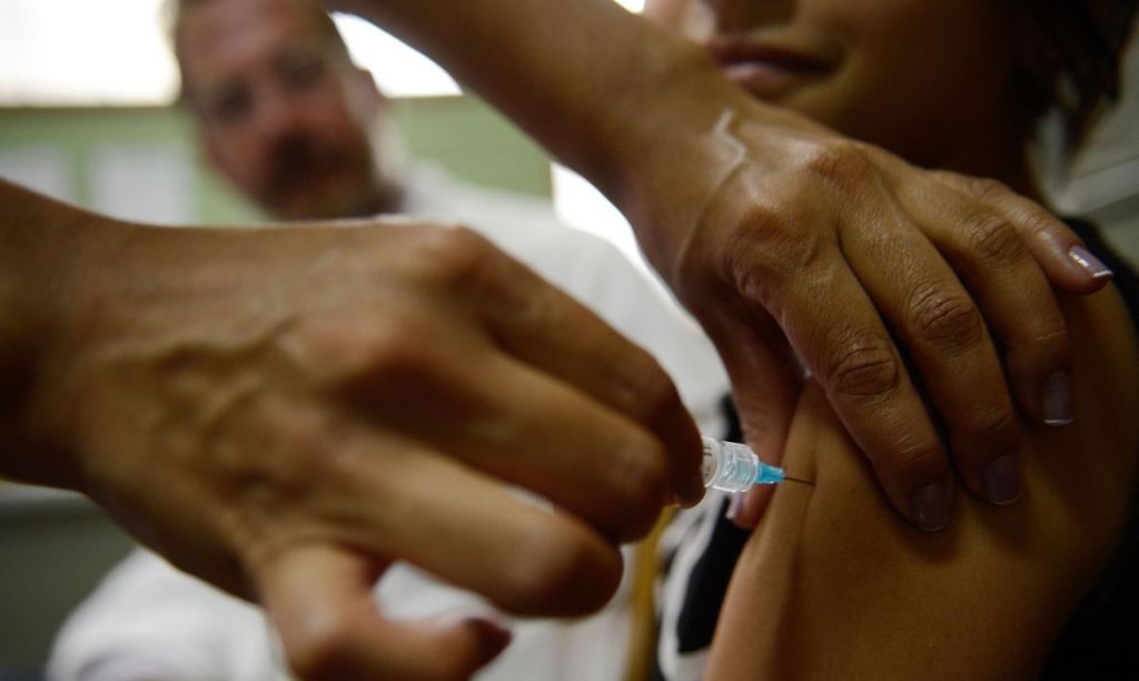 Prevenível por vacina, HPV é a infecção mais associada ao&nbsp;câncer