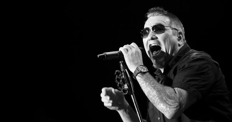 Morre Steve Harwell, ex-vocalista do Smash&nbsp;Mouth